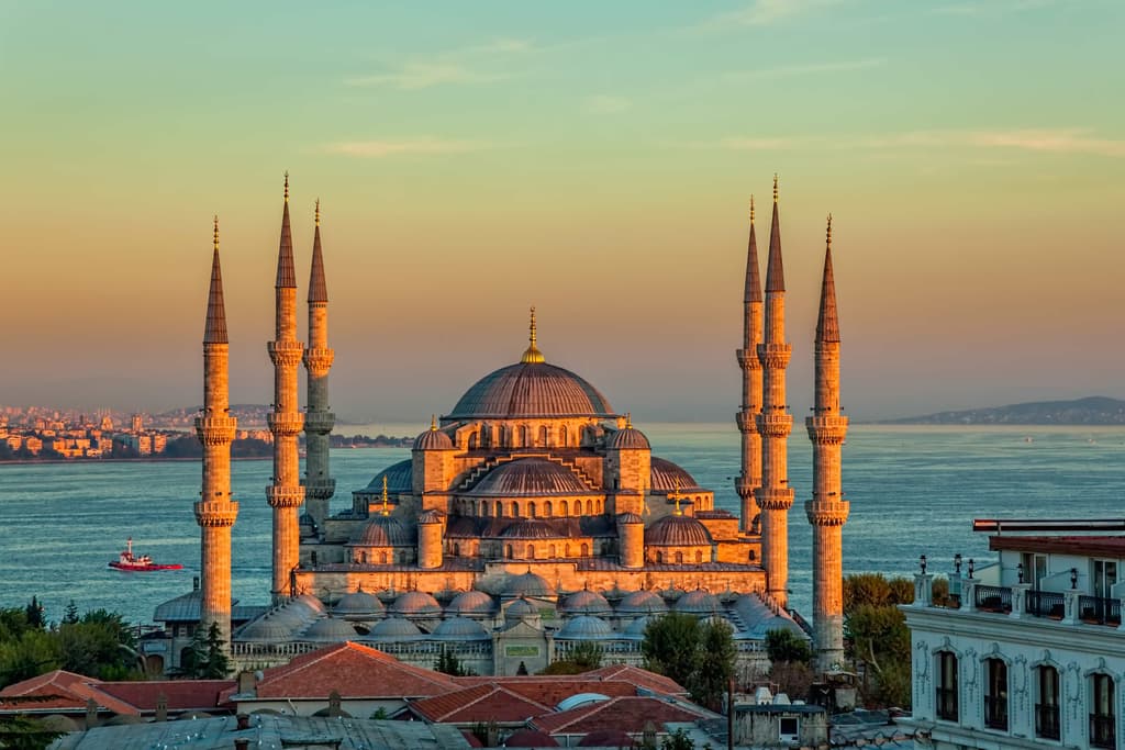 Highest temperature in Istanbul on August 25? card icon
