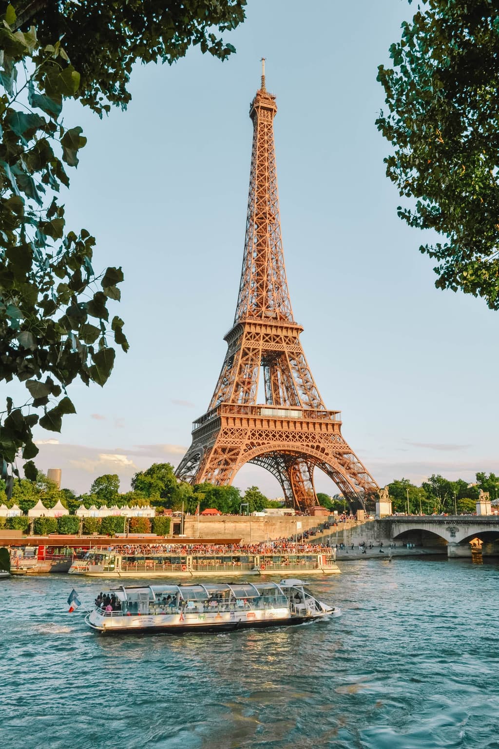 Highest temperature in Paris on August 25? card icon